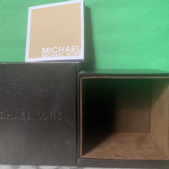Michael Kors gift box Watch - Picture 9 of 9